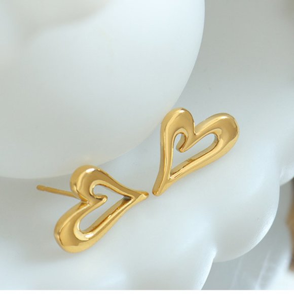 Heart Shaped Stud Earrings 18K Gold Plating Stainless Steel - Picture 6 of 11